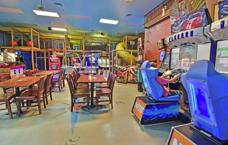 Regal Palms Resort Lazy River, Heated Pools, Bar, Restaurant, Ice Cream Shop, Arcade games for kids, Parks Tickets, Near Disney World Orlando