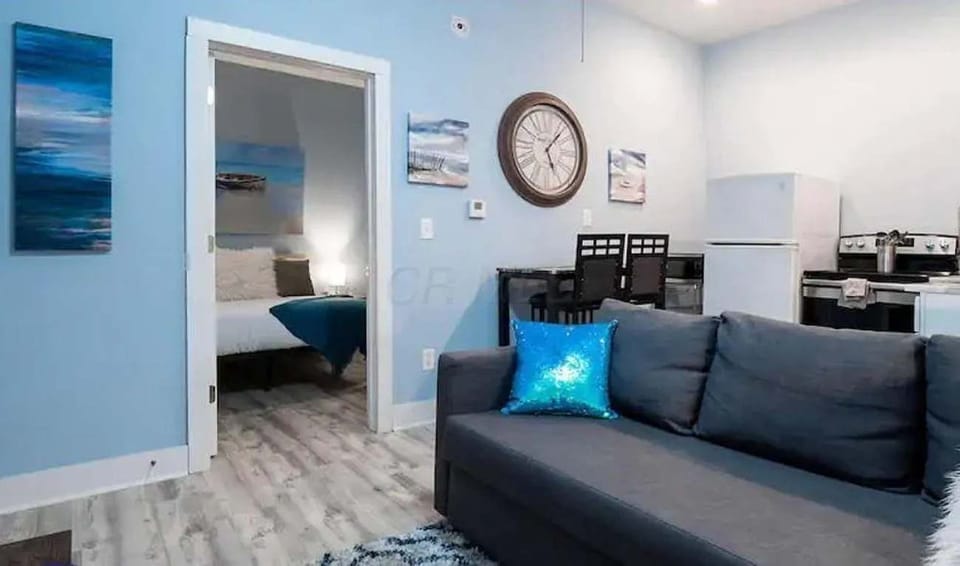 Unwind in the comfort of this living room, with easy access to landmarks like the Columbus Zoo & Aquarium and Downtown Columbus.