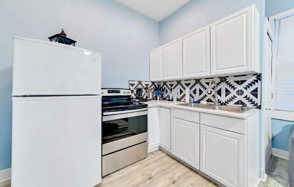 Enjoy the convenience of cooking in this stylish kitchen, just a short walk from the Columbus Museum of Art and other cultural gems.