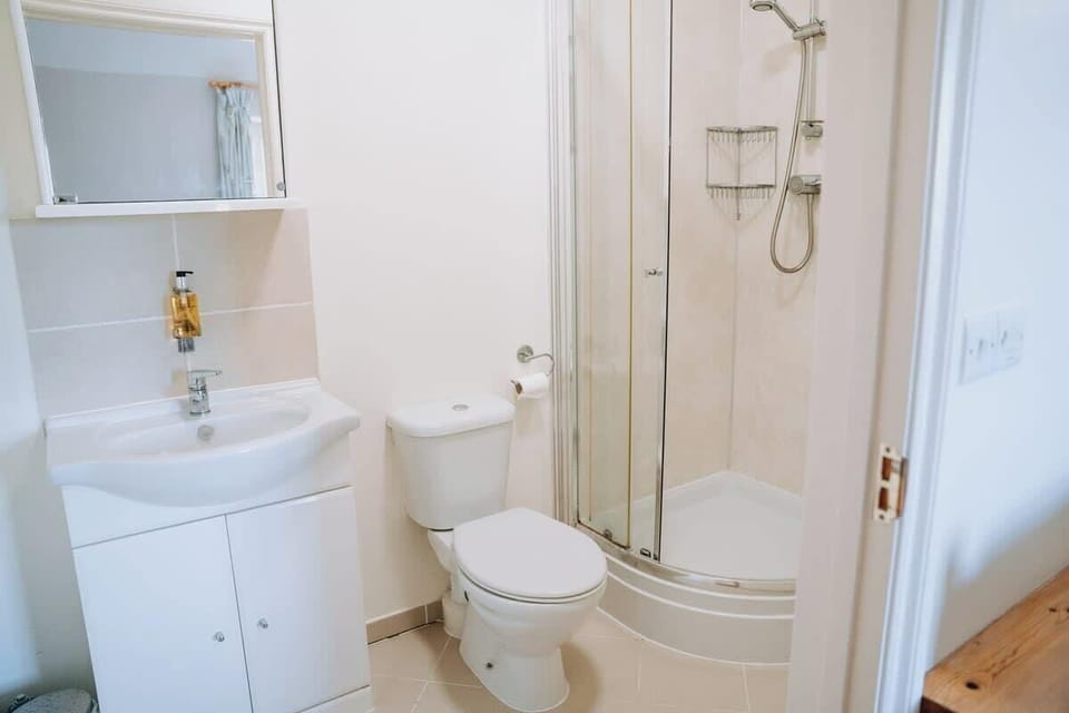 Bedroom 4 en-suite 