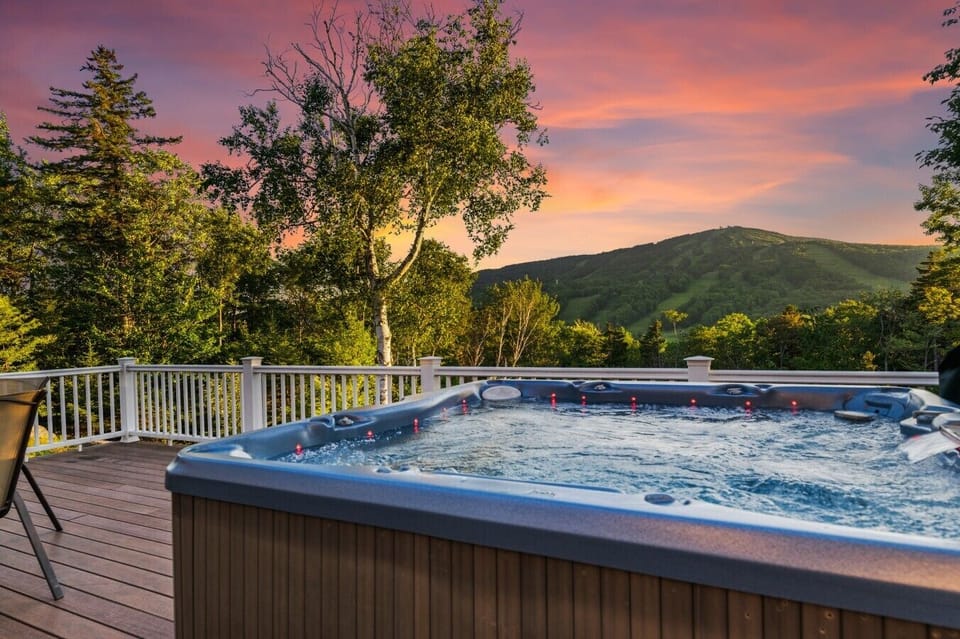 There`s that unbeatable view again! The hot tub with that view is amazing in every season