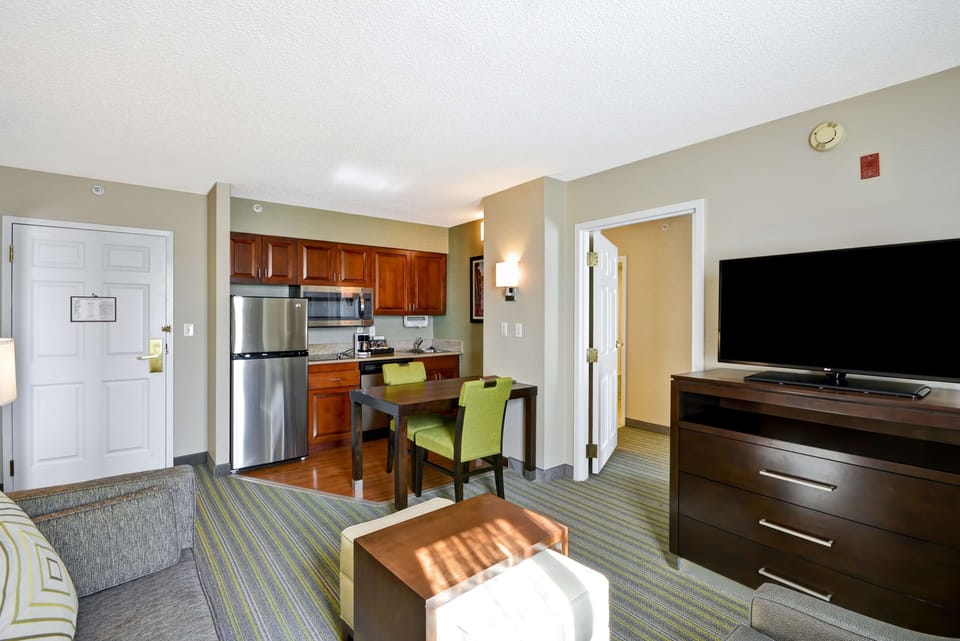 Suite, 2 Bedrooms | 1 bedroom, in-room safe, desk, laptop workspace