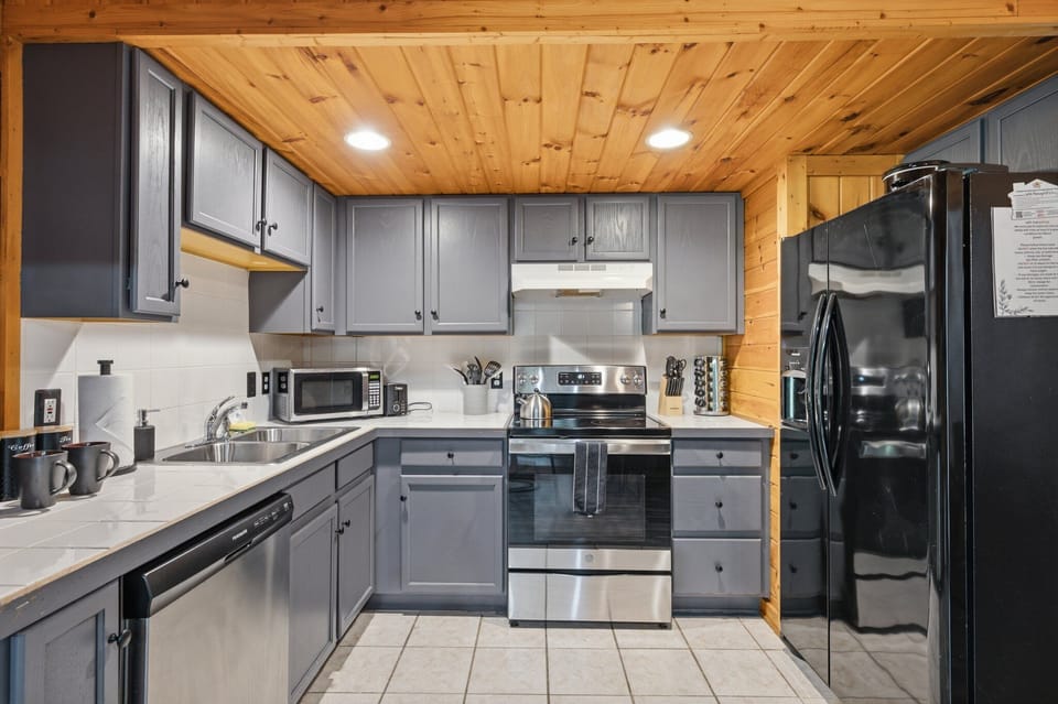 Brightly lit and spacious kitchen 