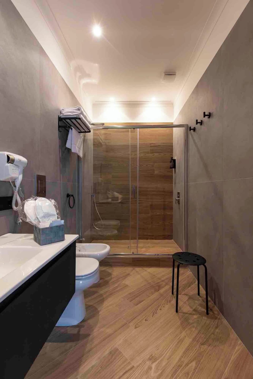 Family Double Room, City View | Bathroom | Hair dryer, slippers, bidet, towels