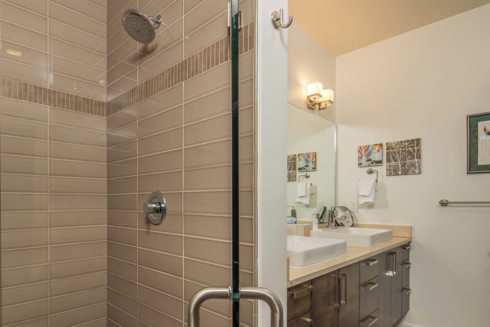 Full primary bathroom | Lower Level