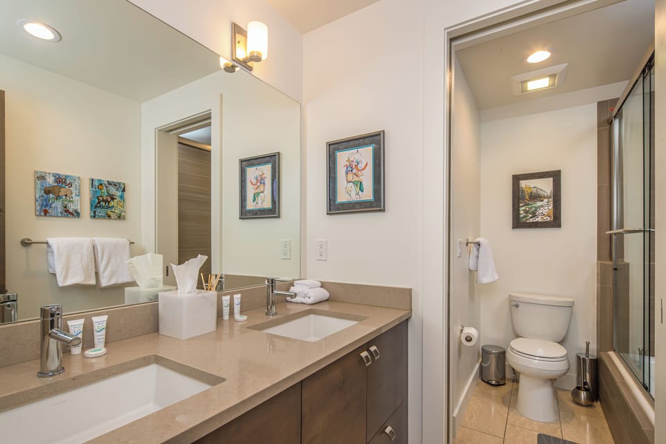 Dual Vanity with shower tub combo | Upper Level