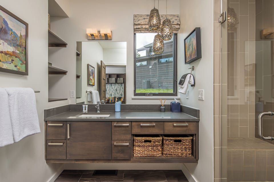 Plenty of counter space to get ready | Lower Level