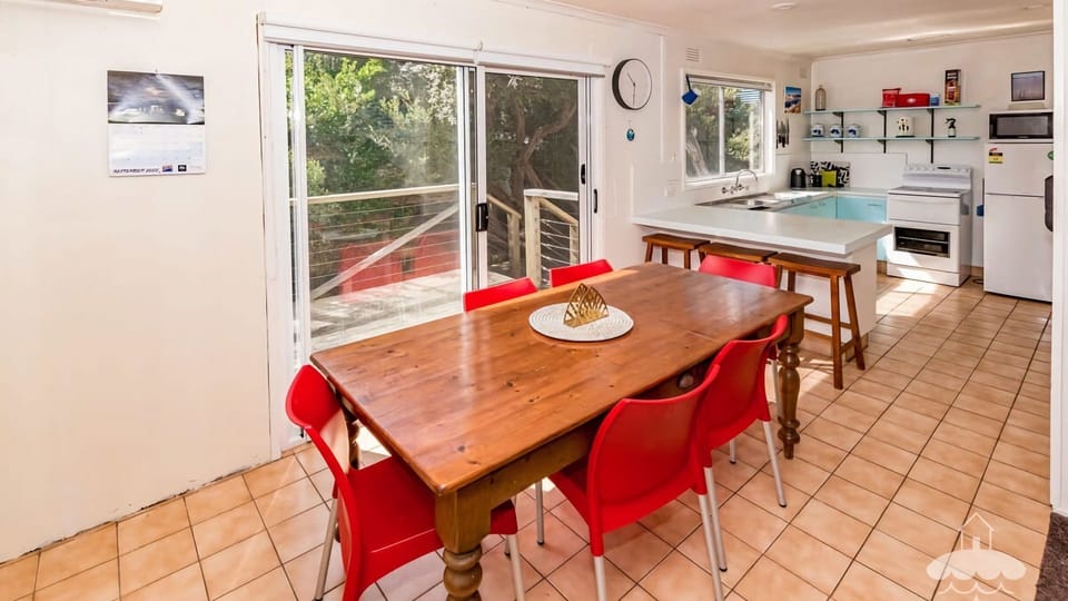 Open plan kitchen/dining upstairs