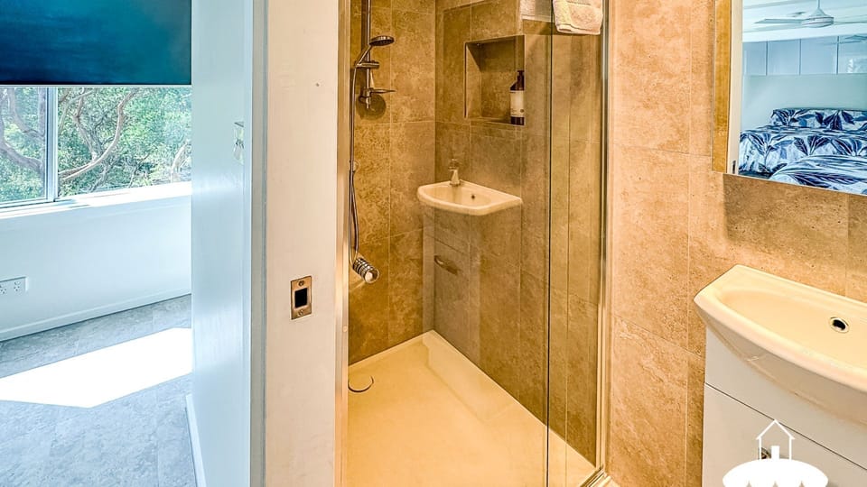 Downtstairs ensuite with toilet