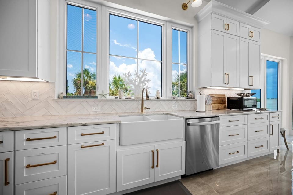 Lemon Bay Luxe – Dock, Beach & Manasota Vibes (3773)