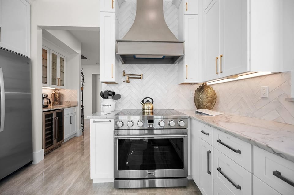Lemon Bay Luxe – Dock, Beach & Manasota Vibes (3774)