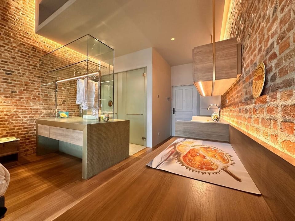 Deluxe Double Room | In-room safe, laptop workspace, blackout drapes, iron/ironing board