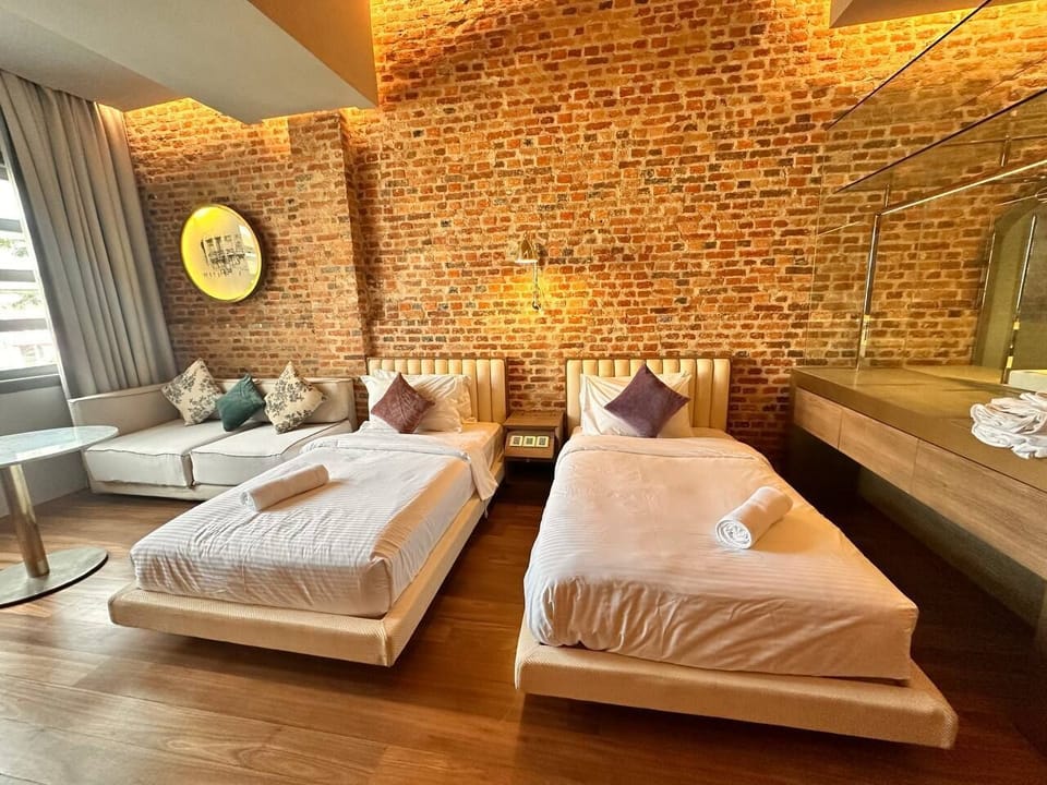 Deluxe Room | In-room safe, laptop workspace, blackout drapes, iron/ironing board