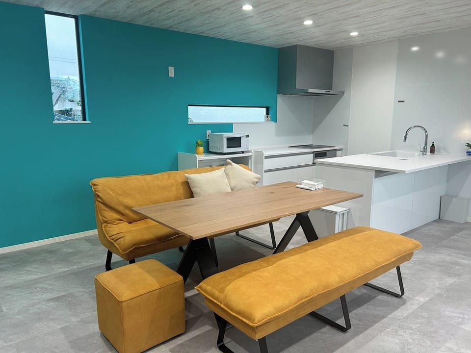 An open living room where you can enjoy cooking and conversation.