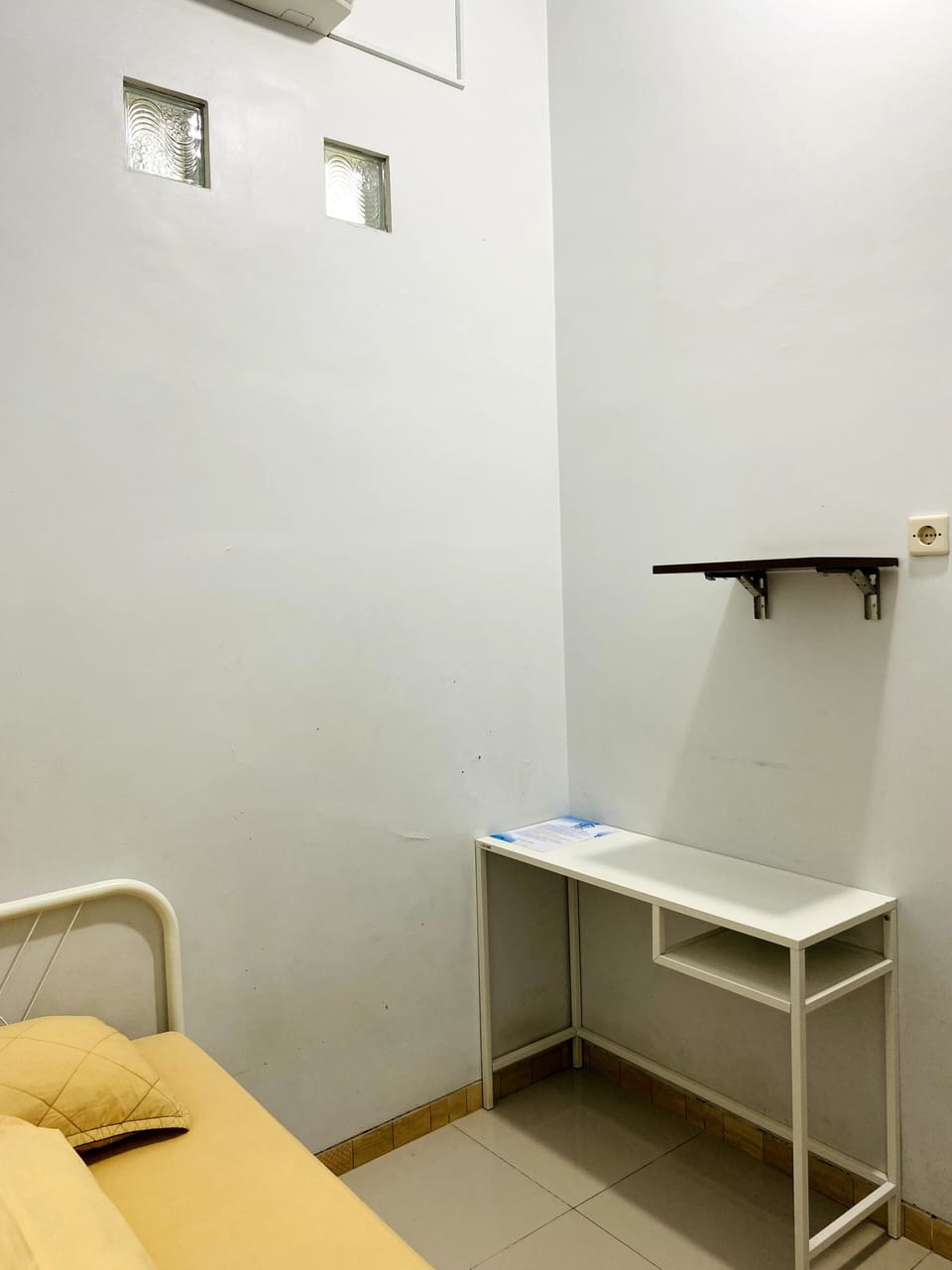 Single Room | Bathroom | Shower, rainfall showerhead, towels, soap