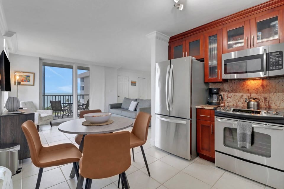 Located on the 9th floor of bulding 3, this studio offers you a front row seat to Bonita Beach, our beloved Gulf, and our gorgeous sunsets skies.