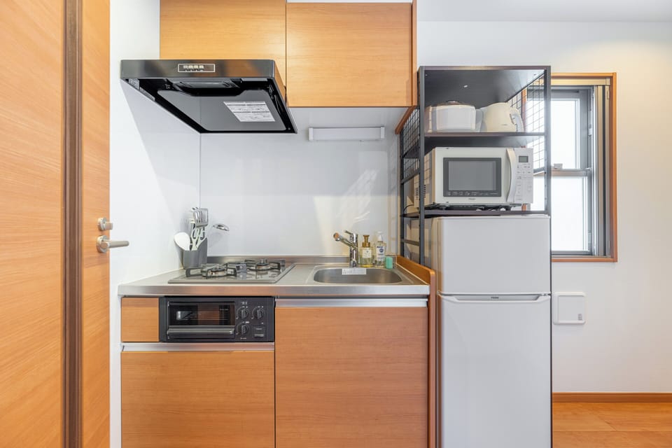 Fridge, microwave, stovetop, cookware/dishes/utensils