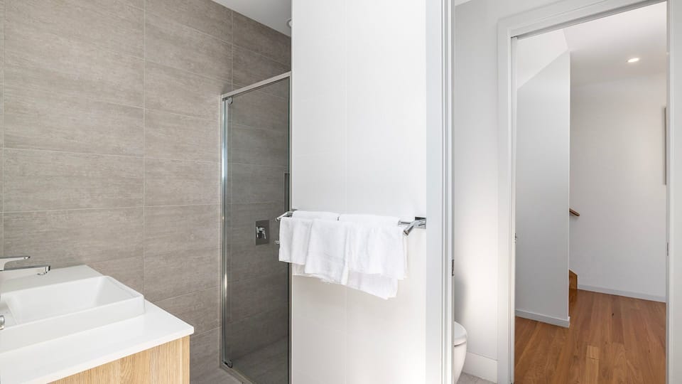 The Family Tide | Bathroom 3 - Ensuite bathroom | Linen included