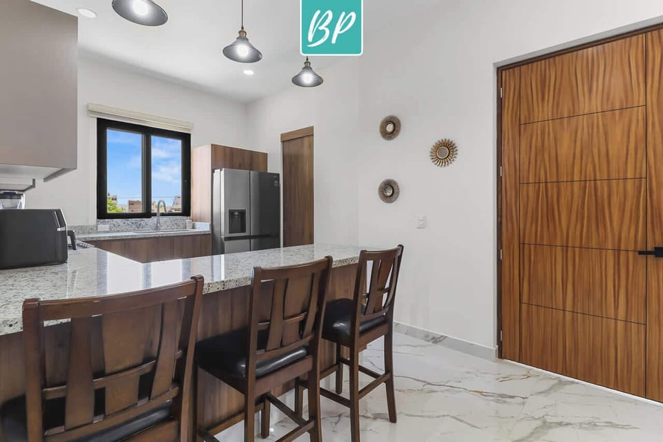 Kitchen Island with Seating