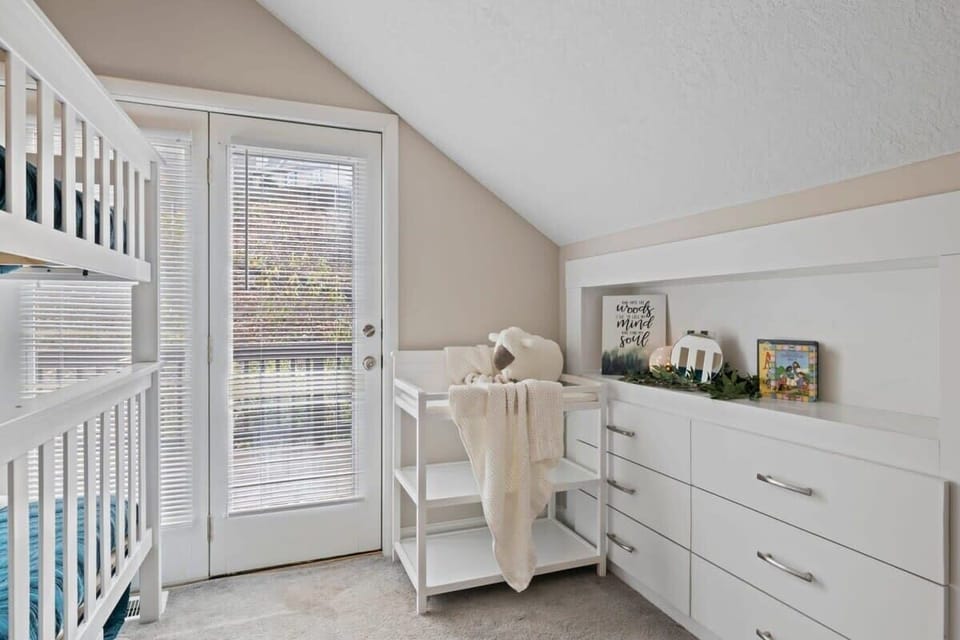 A sweet spot for your smallest traveler, this baby corner offers comfort, convenience, and direct access to the great outdoors.