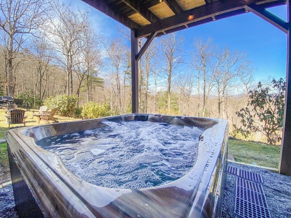 Let the warm bubbles melt your stress away while you take in those jaw-dropping mountain views—pure bliss.