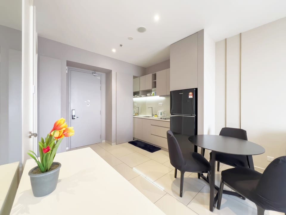 Luxury Apartment | Private kitchen | Microwave, electric kettle, cookware/dishes/utensils