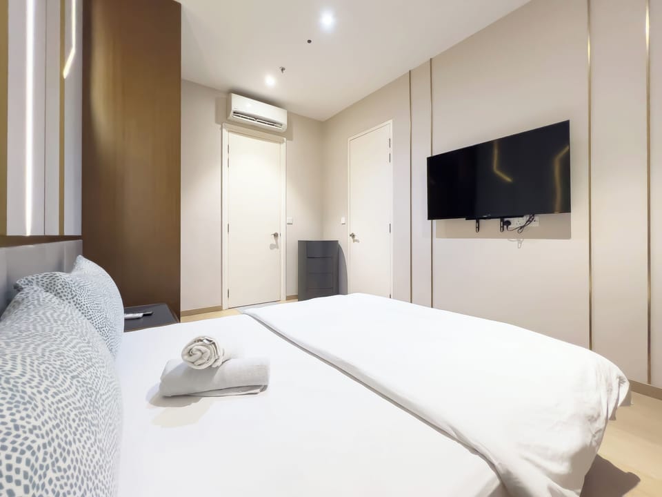 Luxury Apartment | Iron/ironing board, WiFi (free)