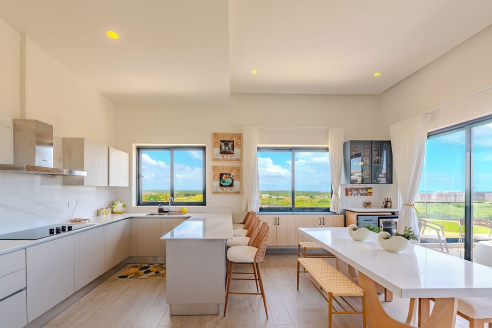 Kitchen and dining table