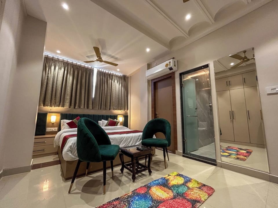 Super Deluxe Room With Balcony 103 | Free WiFi