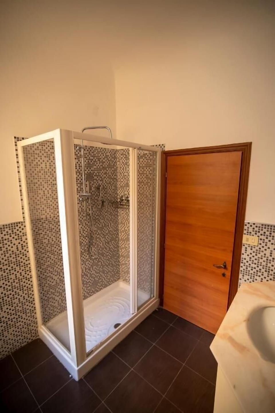 Classic Double Room | Bathroom | Shower, hair dryer, towels, soap