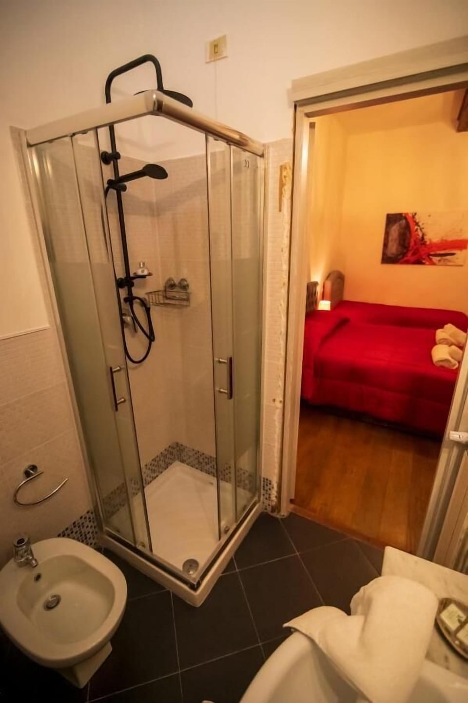 Classic Triple Room | Bathroom | Shower, hair dryer, towels, soap