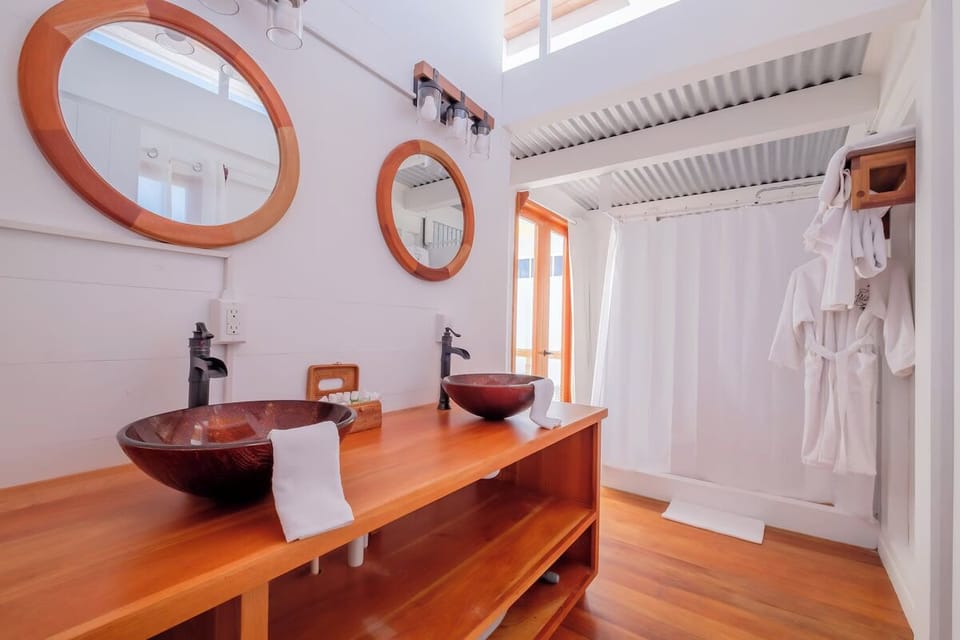 Refresh effortlessly at the double vanity with spa-like comforts.