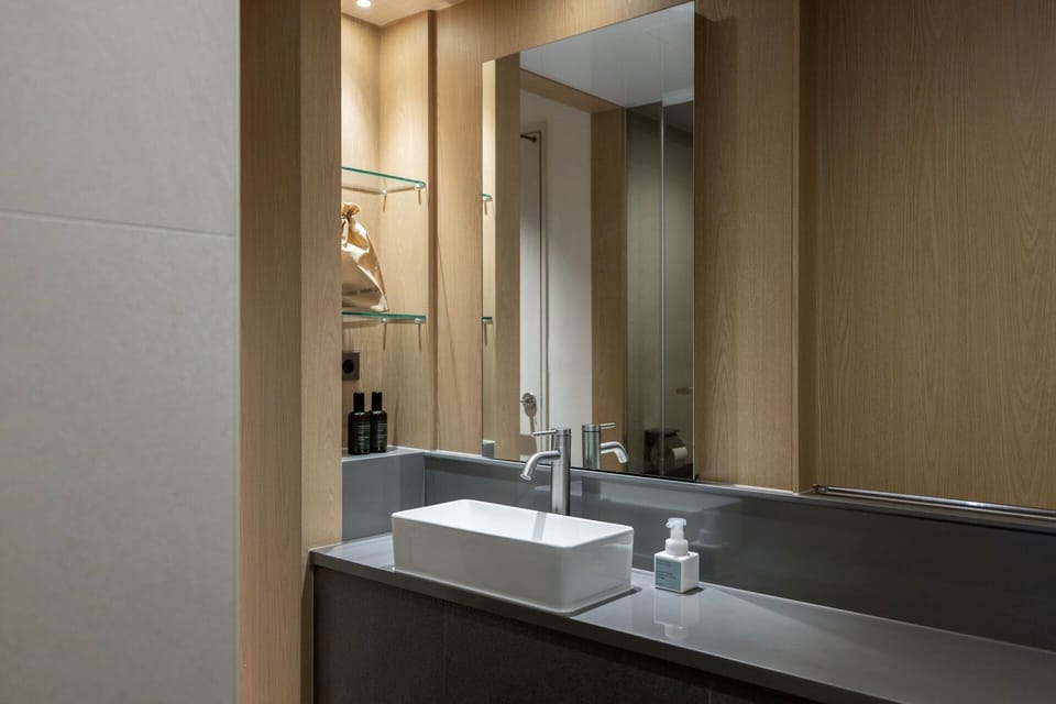 Studio Suite | Bathroom | Hair dryer, bathrobes, slippers, bidet