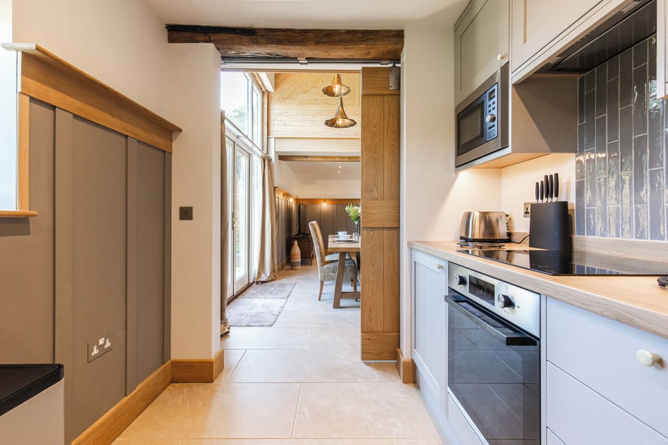 Fully fitted kitchen inc microwave, oven, dishwasher, Fridge Freezer