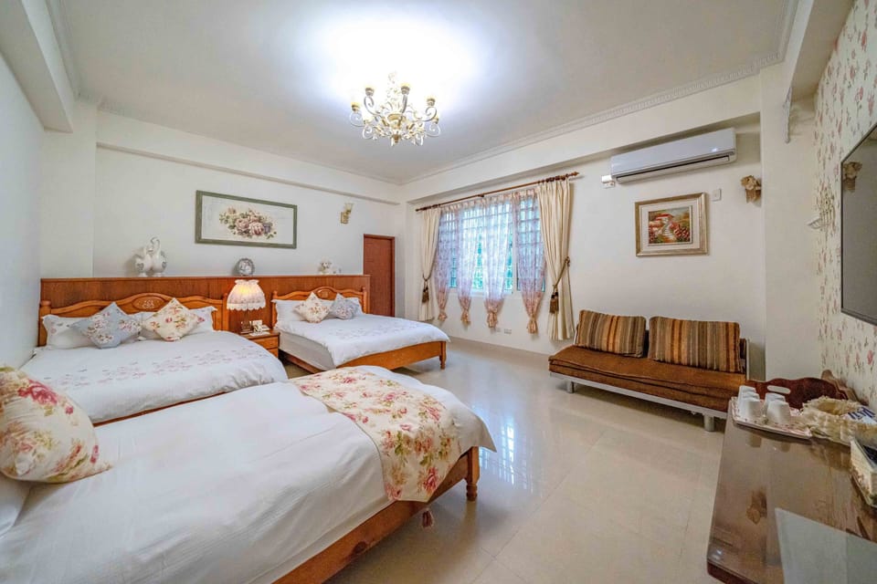 Classic Country Family Suite | 1 bedroom, premium bedding, in-room safe, desk