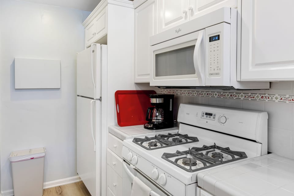 Fully equipped kitchen.