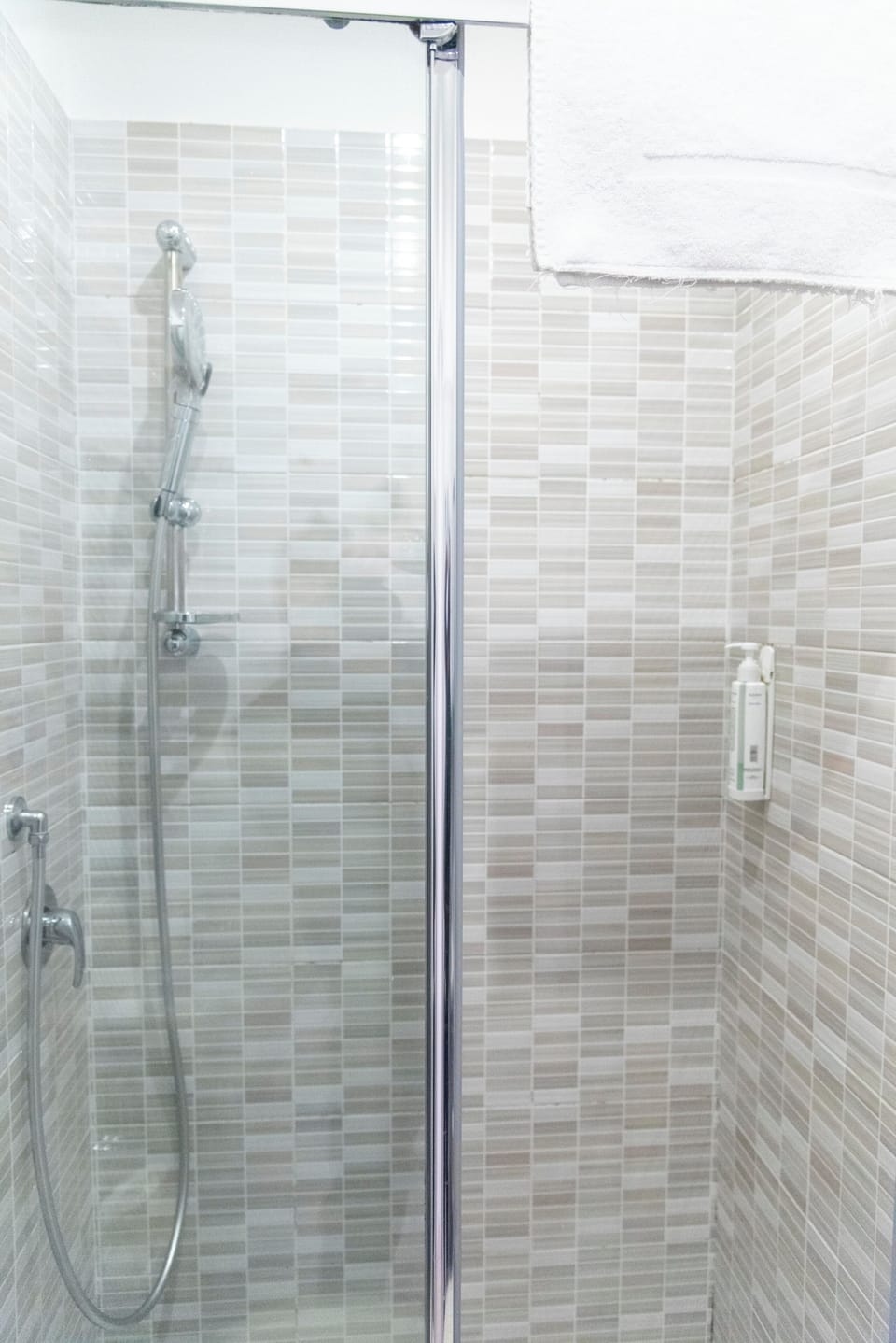 Double Room, Patio, Garden View | Bathroom | Shower, free toiletries, hair dryer, towels