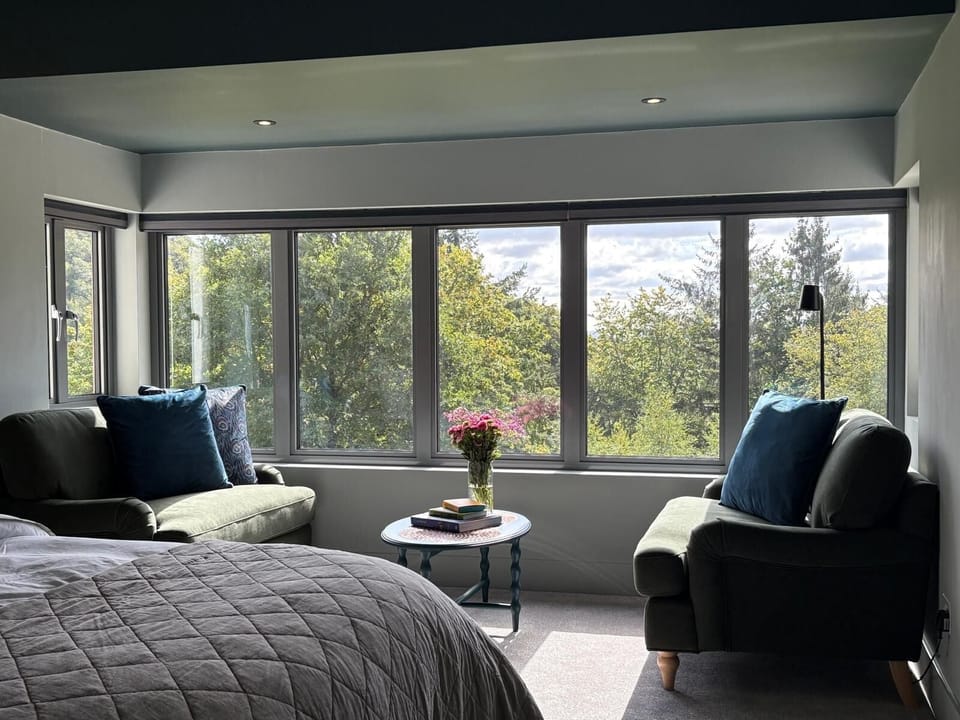Luxury Suite, 1 King Bed, Non Smoking, Garden View | Desk, laptop workspace, iron/ironing board, free WiFi