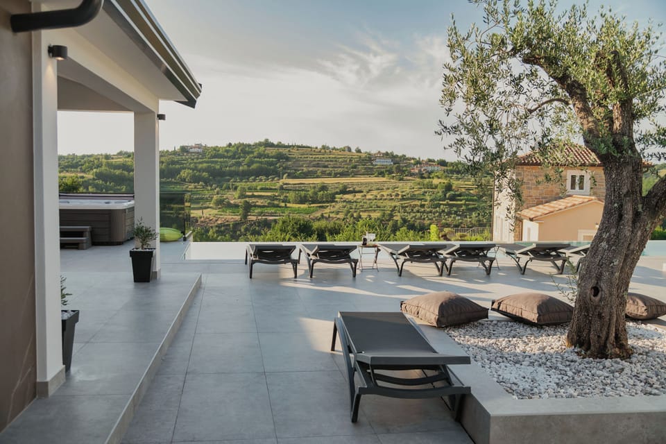 Family Villa, 4 Bedrooms, Balcony, Mountainside (Villa Kim Momjan with Pool and Spa) | Outdoor dining