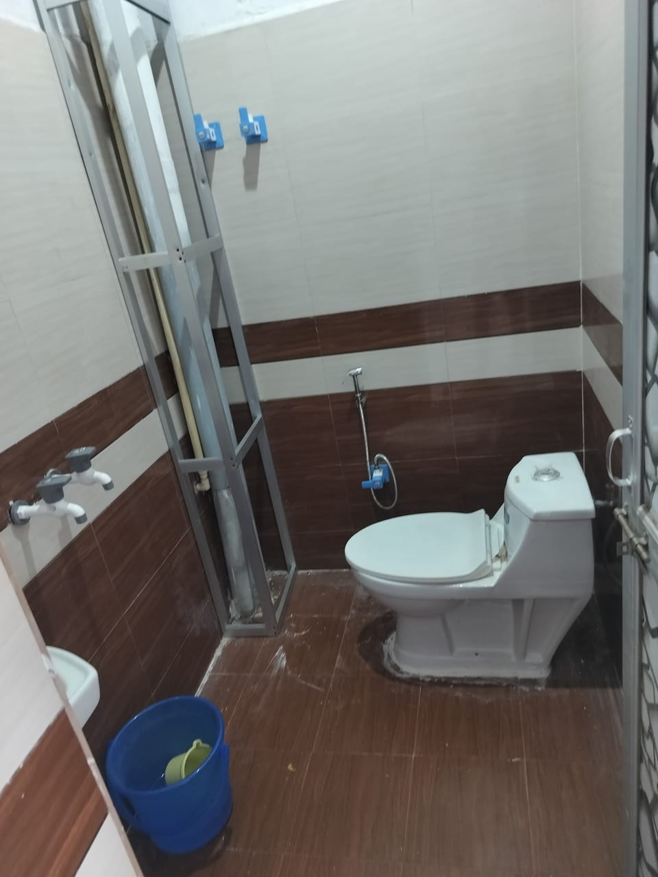 Shower, designer toiletries, towels, soap