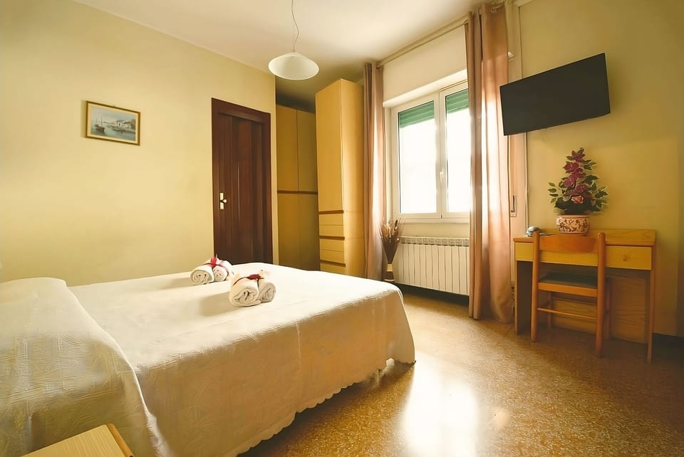 Double or Twin Room | Egyptian cotton sheets, premium bedding, in-room safe, free WiFi
