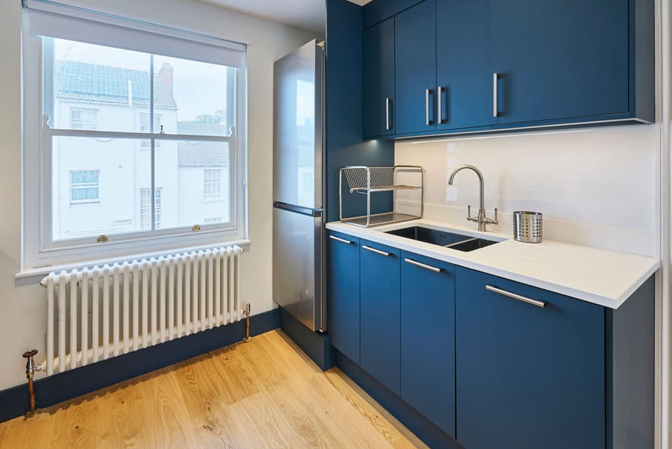 House | 1 bedroom, desk