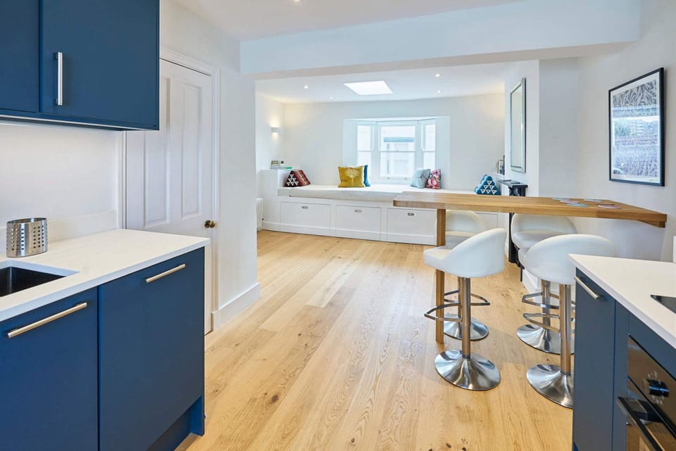House | 1 bedroom, desk