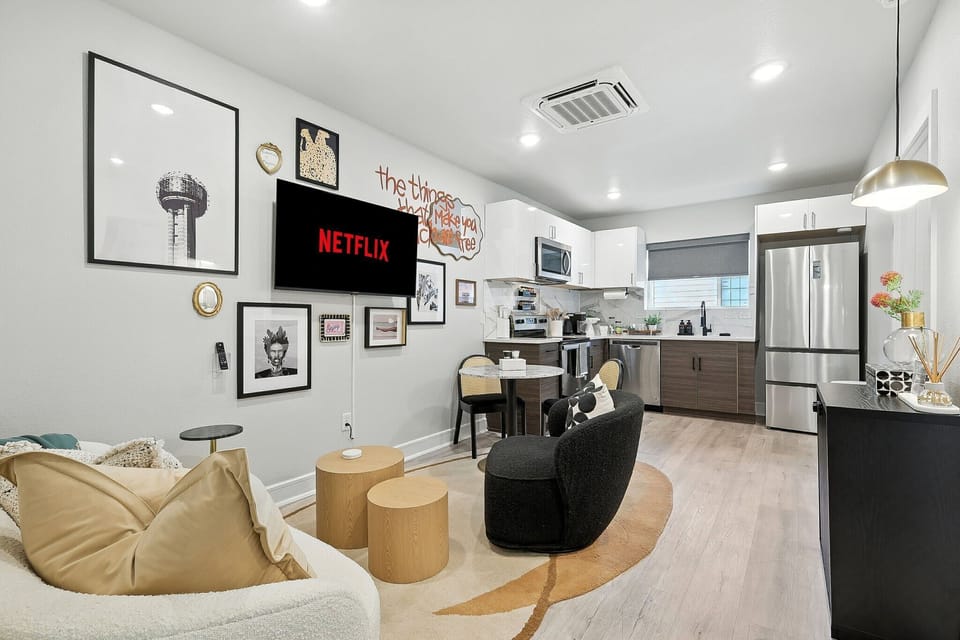Bright, modern, and cheerful with a fully equipped kitchen, an open-concept layout, and a private balcony, this apartment is the perfect place to call home for a few days!