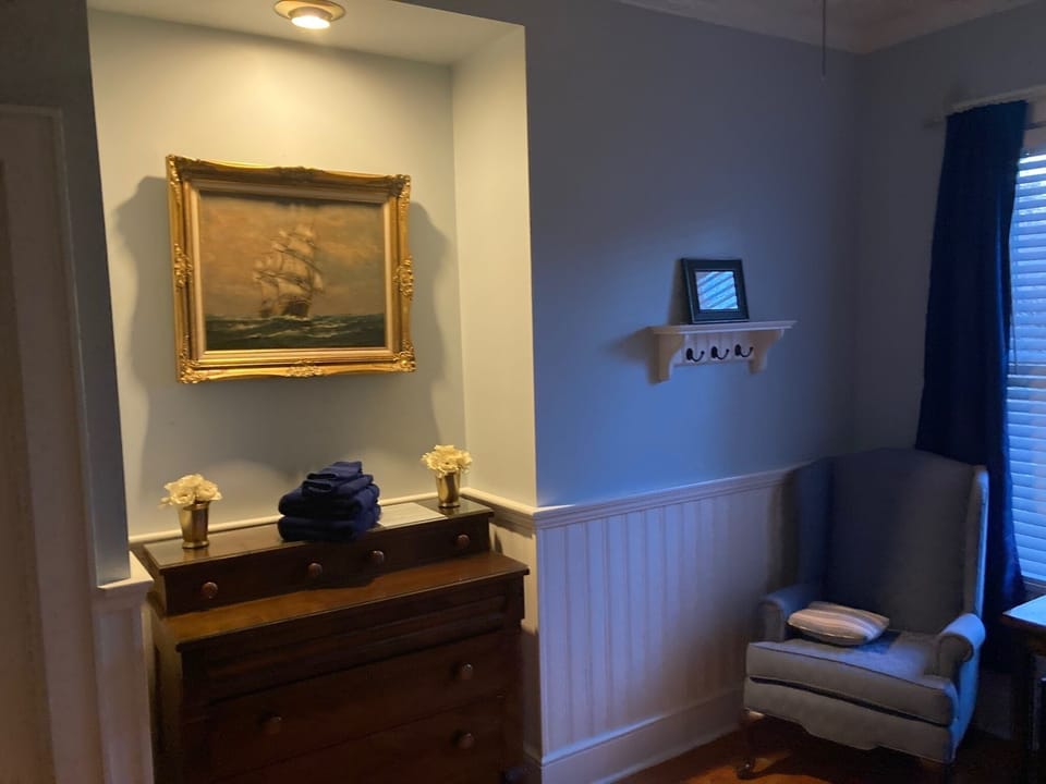 The Bowman Room | Free WiFi