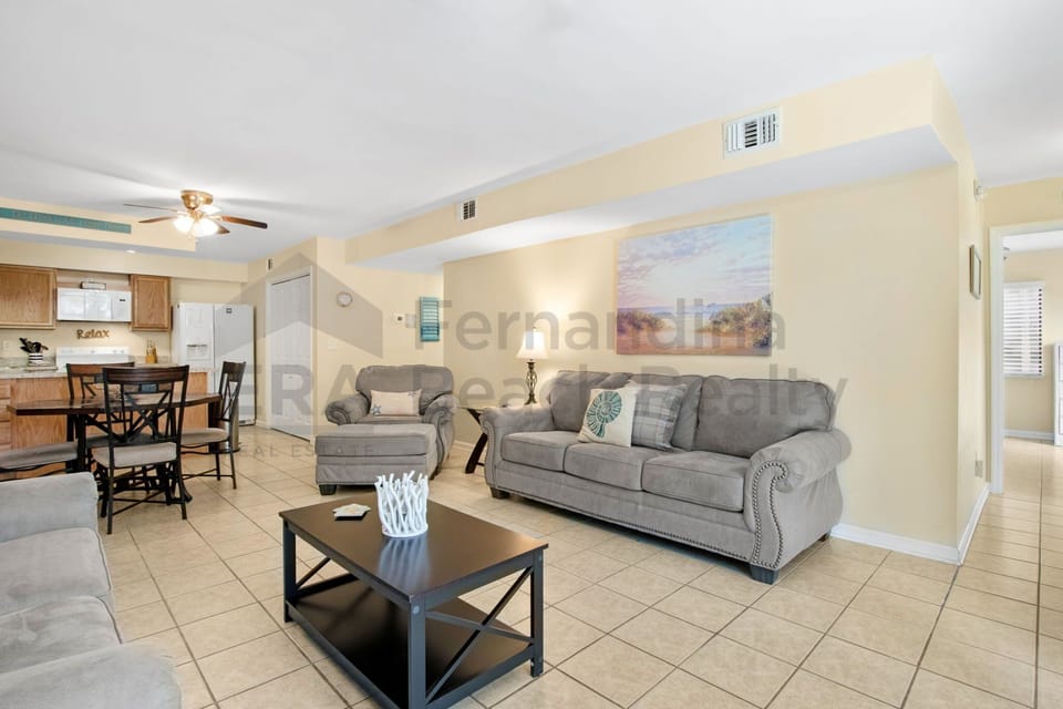 Condo, 3 Bedrooms | Living area