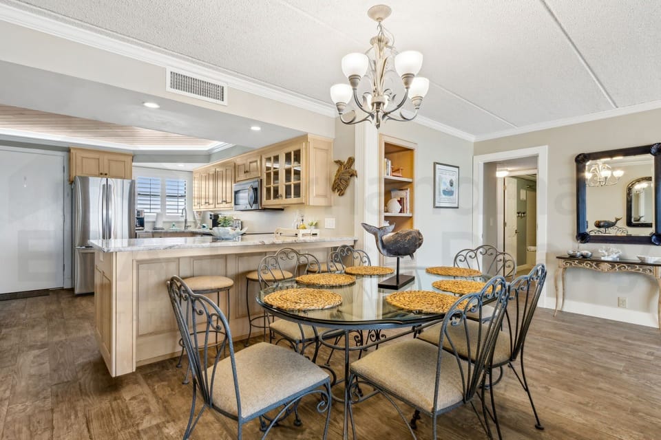 Condo, 3 Bedrooms | Dining