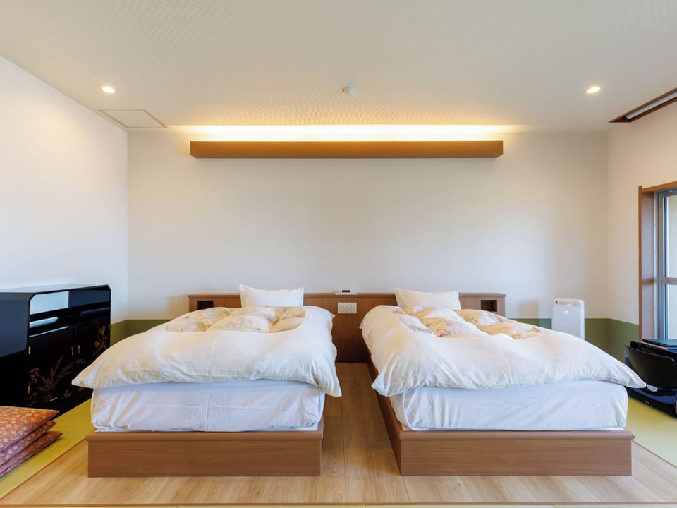 Japanese-Western Style 12.5 Tatami Non-Smoking (East) | 1 bedroom, bed sheets
