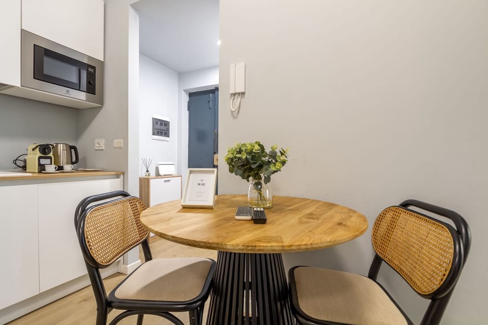 Deluxe Apartment, 1 King Bed with Sofa bed, Kitchen | Living area