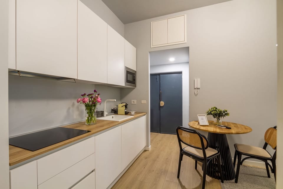 Deluxe Apartment, 1 King Bed with Sofa bed, Kitchen | Individually decorated, individually furnished, iron/ironing board